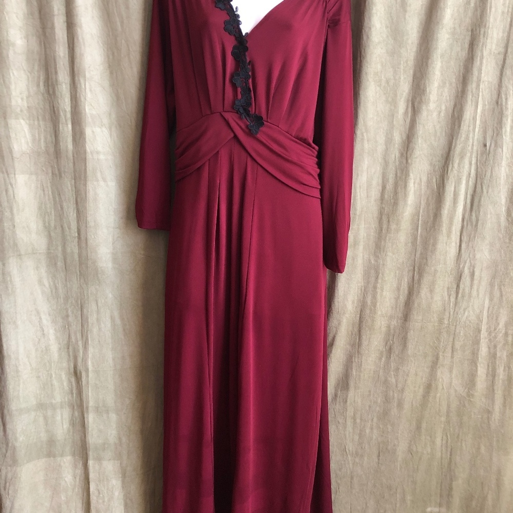 π Maxi Dress with long Sleeves and Lace